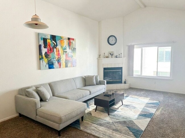 Photo - AVAILABLE JUNE!~ BEAUTIFUL & SPACIOUS 3BD/2BA TOWNHOUSE IN CROWN POINT - $4,895/MO! Unit 4068 Promontory Street