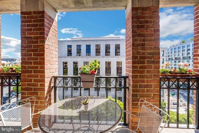 Building Photo - 601 Pennsylvania Ave NW Unit 705 Rental