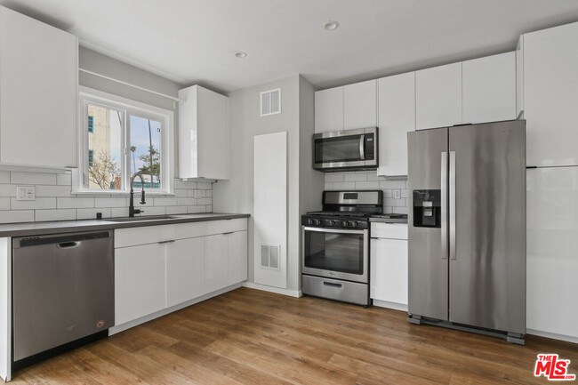 Photo - 208 S Harvard Blvd Condo Unit 1