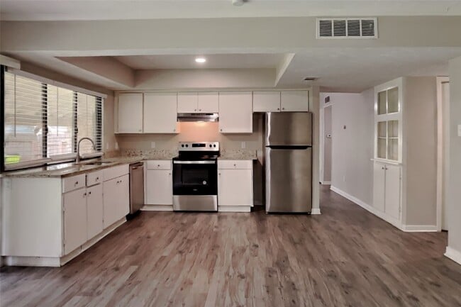 Photo - 2102 Turtle Creek Dr