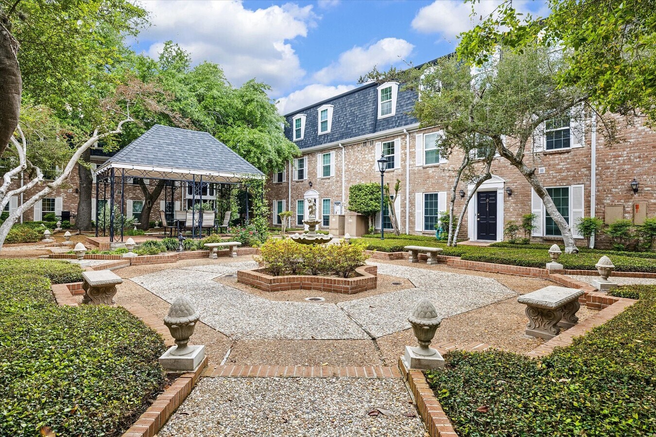 Photo - 357 N Post Oak Ln Unidad 102