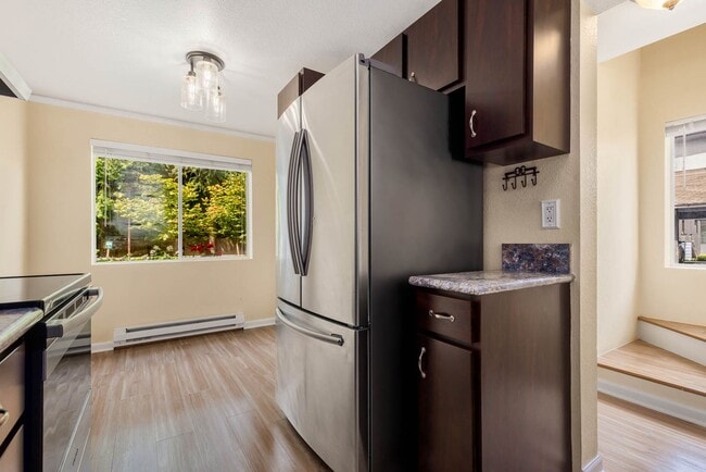 Photo - 280 Newport Way NW