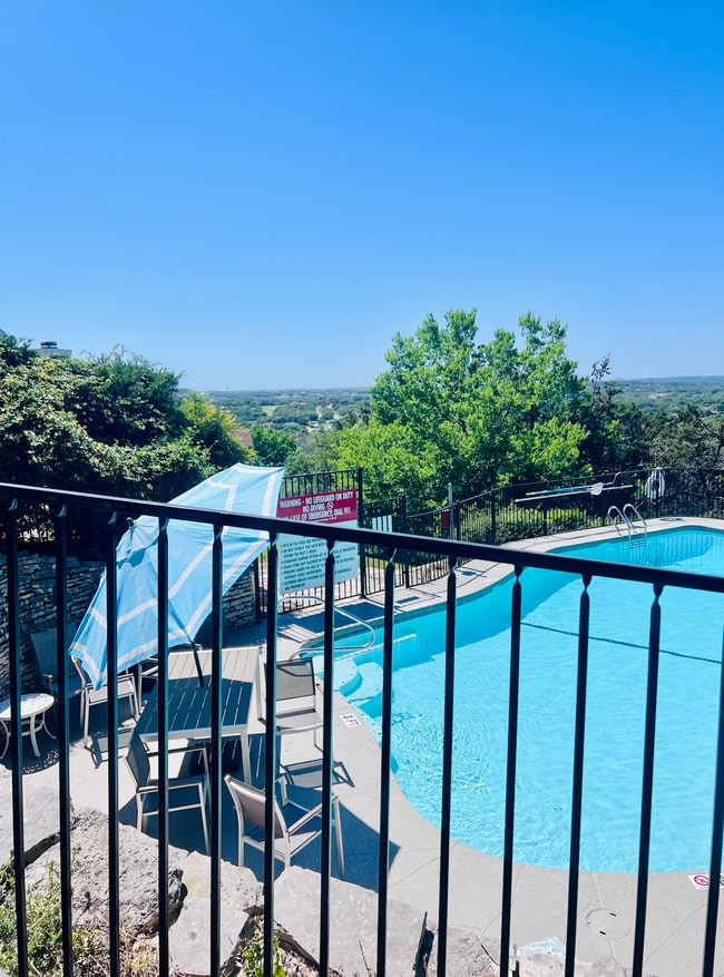 Photo - 303 Golf Crest Ln