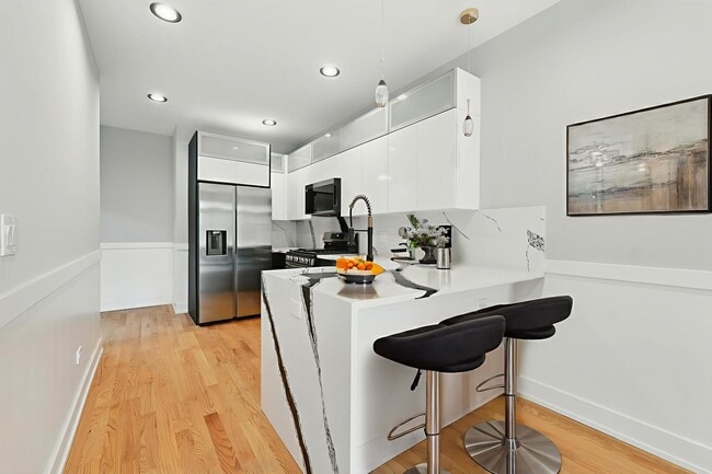 Photo - 6327 S Langley Ave Unit 2