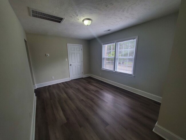 Photo - 222 Woodrow St