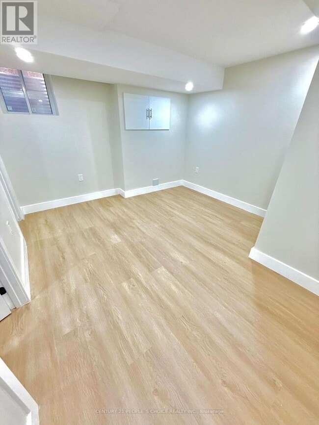 Photo - 851 Audley Rd S Unité BSMT