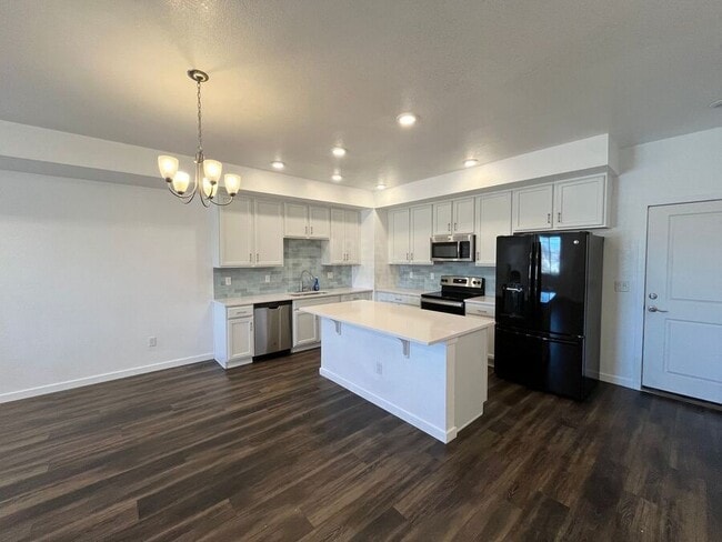 Photo - 811 E 98th-505