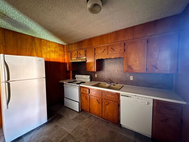 Photo - 425 W Avenue C Unit 3