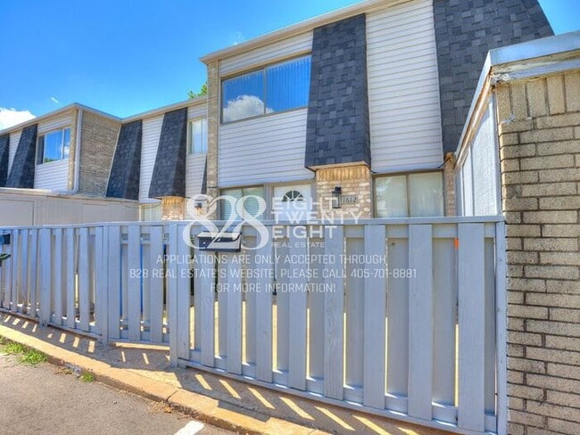 Photo - *AVAILABLE NOW!* Spacious 3 Bed/2.5 Bath Condo in East Norman!