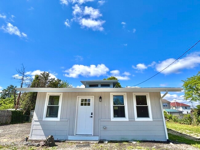 Photo - 408 Forepeak Ave