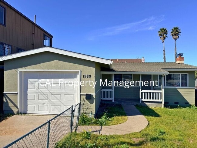 Building Photo - Three bedroom house in Seaside, CA