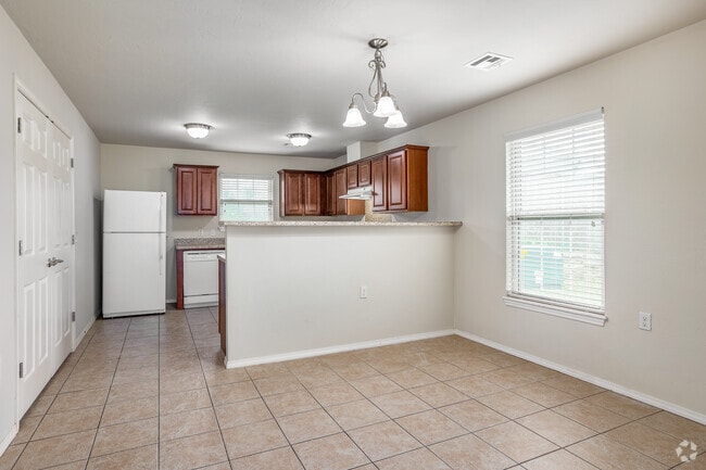 1BR, 1BA - 784SF - Dining Room