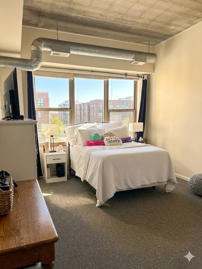 Photo - 1735 W Diversey Pkwy Unit 408