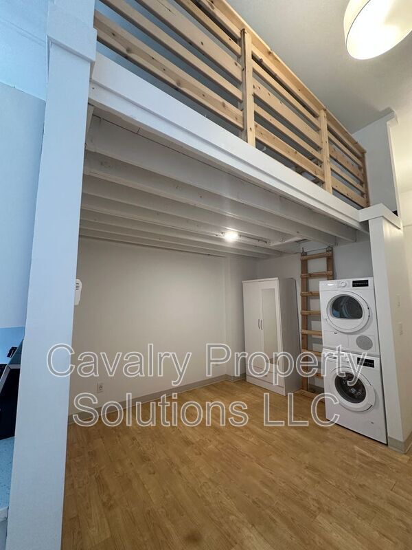 Photo - 1831 W Michigan St