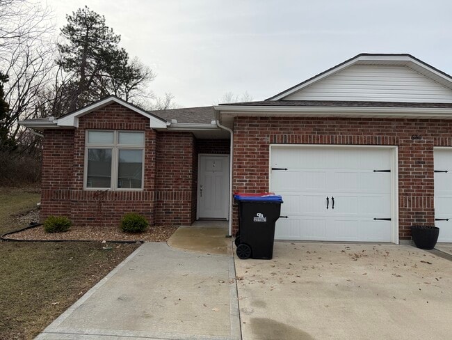 Photo - 630 W Clark St