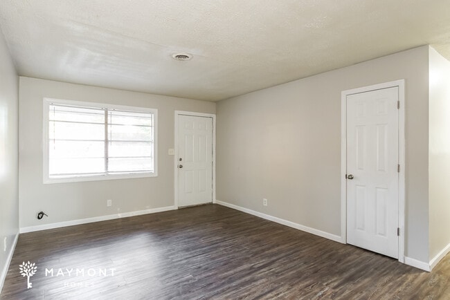 Photo - 3417 Knollcrest Rd