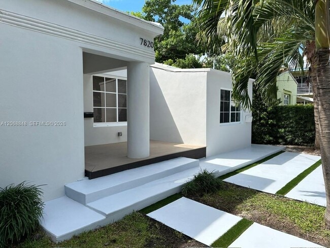 Photo - 7820 Carlyle Ave
