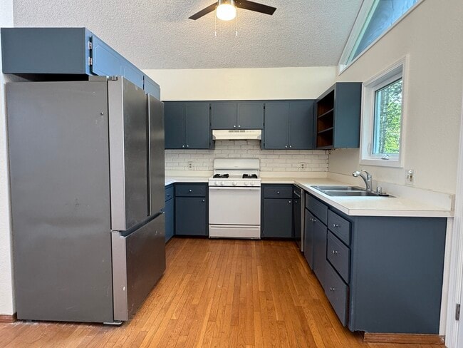 Photo - 1233 Crescent Dr