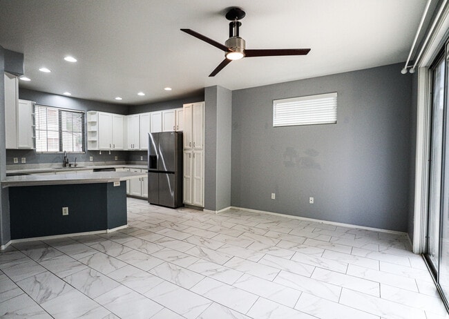 Photo - 207 E Mountain Sage Dr