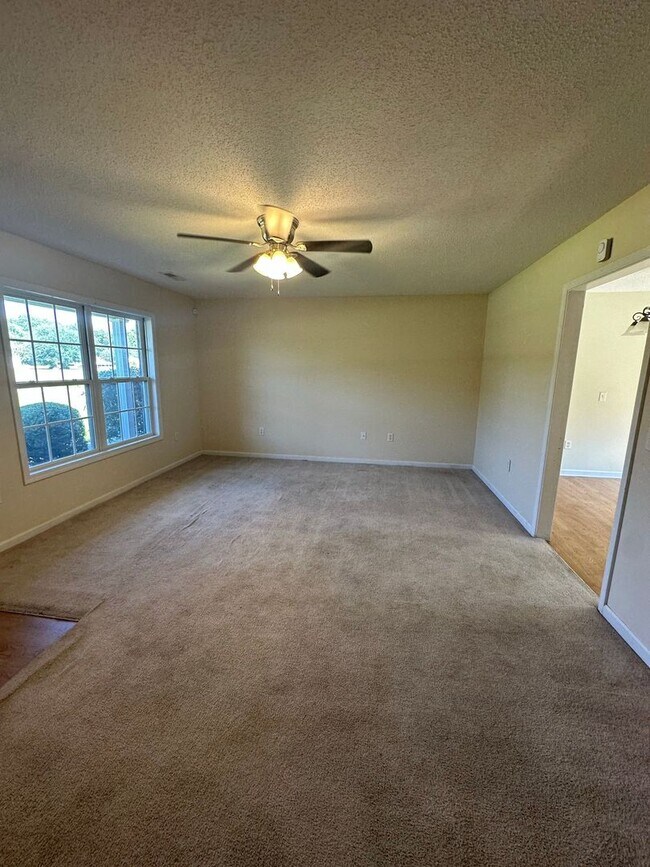 3285 N Kings Hwy