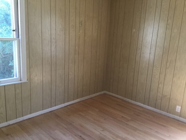 Photo - Spacious 3 Bedroom Single Family Home with Garage