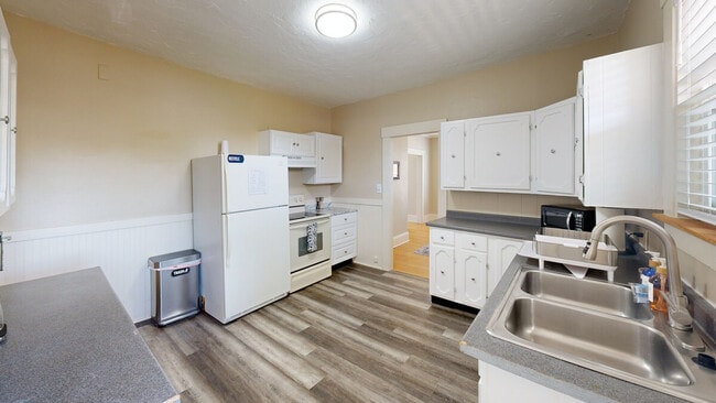 Photo - 128 1/2 Elm Street-SI ID1380181P Unit SI ID1380181P