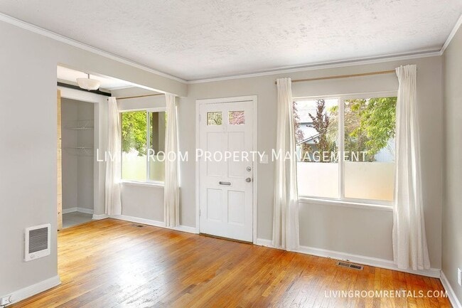 Photo - 6118 SE Reedway St