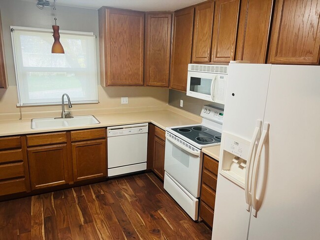 Building Photo - 607 E 2750 N Unit Upstairs
