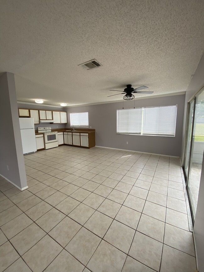 Photo - 1264 Dawn St NE