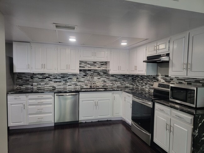 Photo - 4343 W Bancroft St Condo Unit 4d