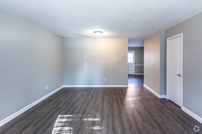 2 BR, 1.5 BA - 1194SF