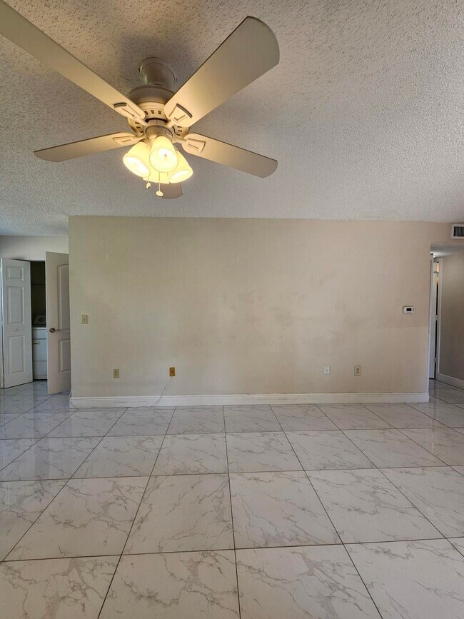 Photo - 1401 Village Blvd Unidad 2212