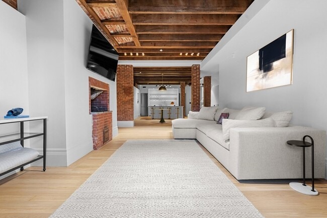 Photo - 320 Tappan St Unidad 3