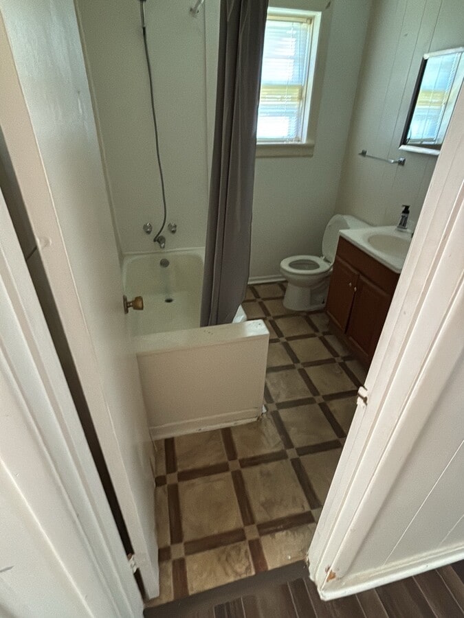 Photo - 1604 B E 9th St