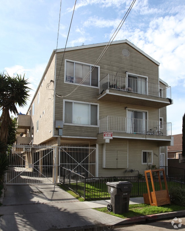 Building Photo - 1636 E 6th St Rental