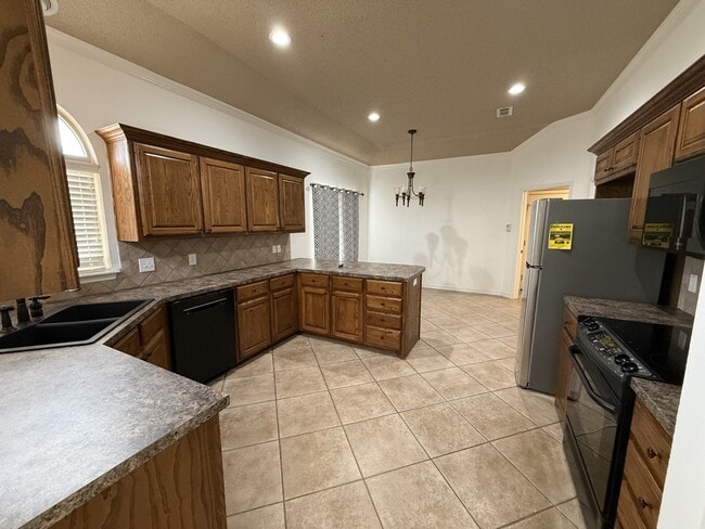 Photo - 5901 101st St