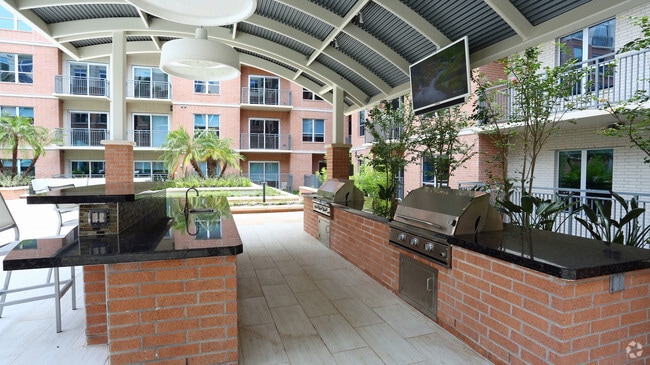 Outdoor Kitchen - One Lakes Edge