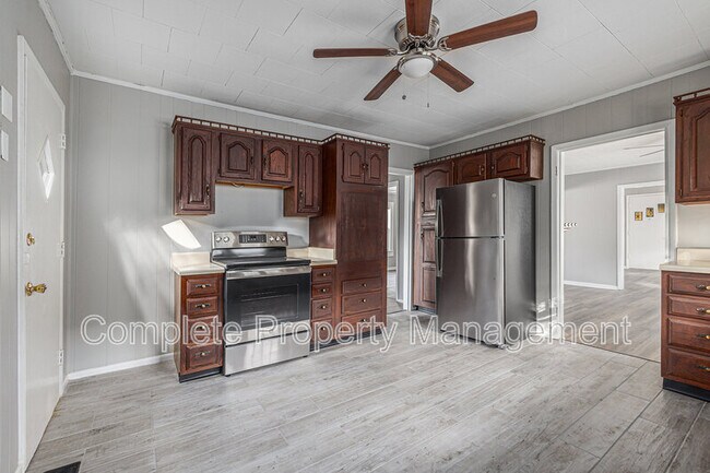 Photo - 1174 Birmingham St