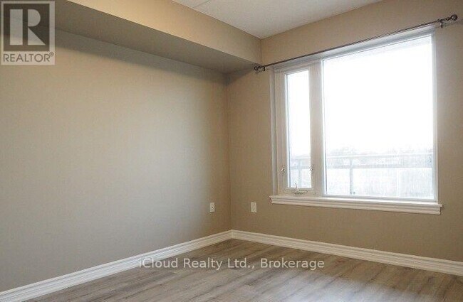 Photo - 716 Main St E Unit 312