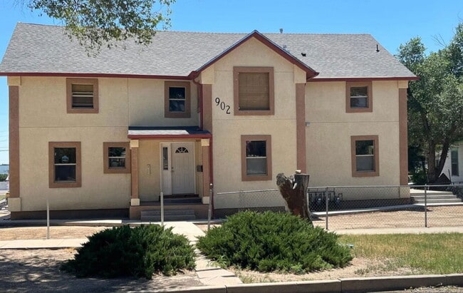 Building Photo - 902 W 11th St Unit 2