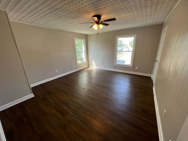 Photo - Duplex *upstairs* Leasing Special Available*