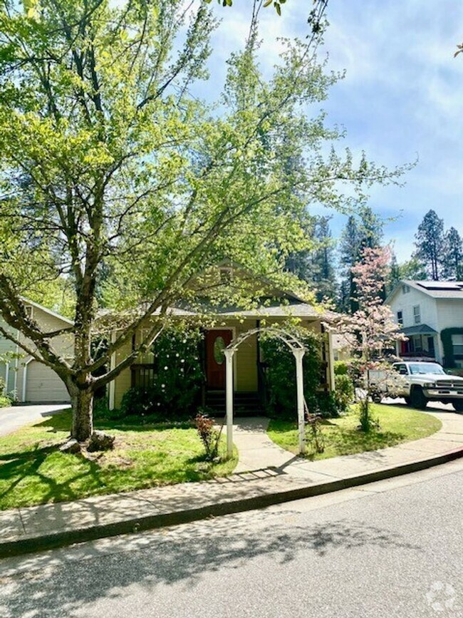 Building Photo - Cozy and Nice 2 bedroom Home in Nevada City