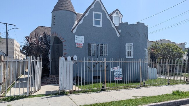Building Photo - 1008 N Willow Ave Unit 1/2