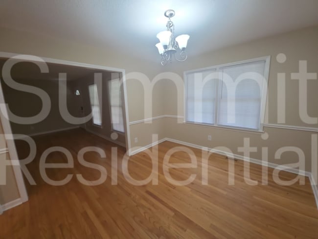 Photo - 1908 Medfield Rd