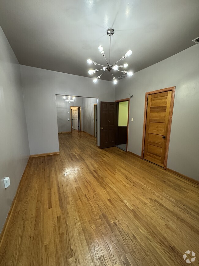 Building Photo - 3636 S Hermitage Ave Unit 2 Rental
