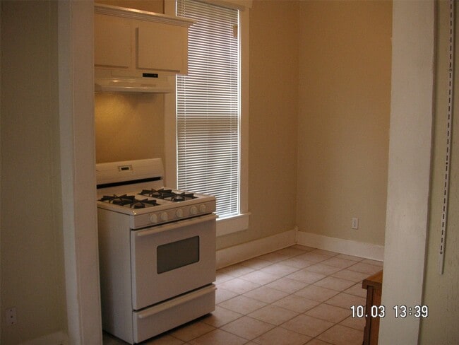 Building Photo - 3416 Morrison St Unit 6