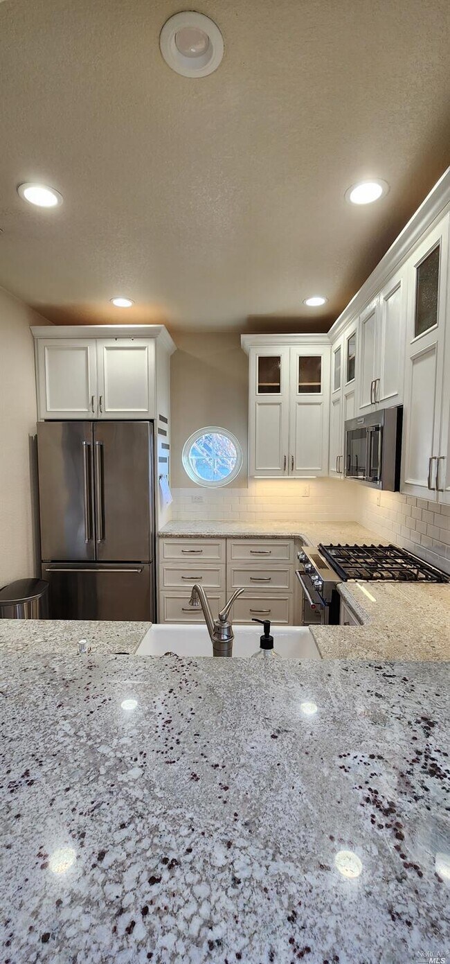 Photo - 406 Endberg Ct