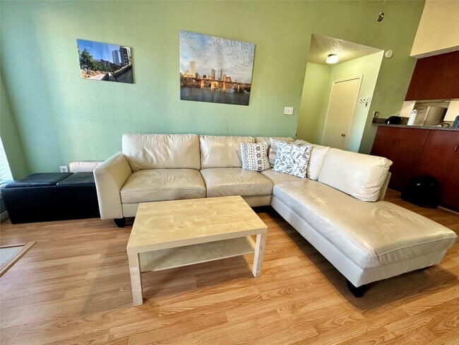 Photo - 2121 Hepburn St Unit 808