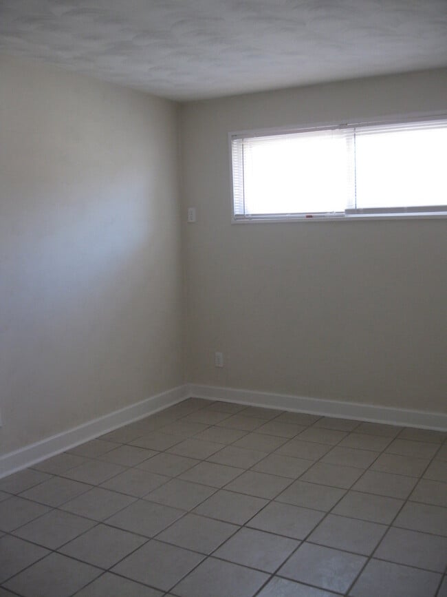 Photo - 327/329 Woodview Ave Unit 329