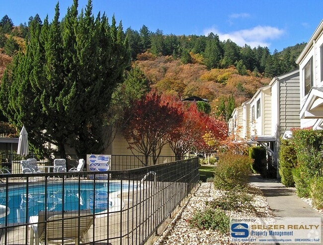 Building Photo - Charming 2 bd. condo in a lovely west hill...